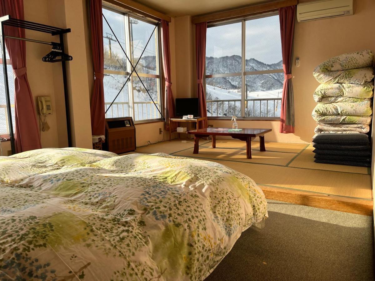 Ishiuchi Ski Center Minamiuonuma Екстериор снимка